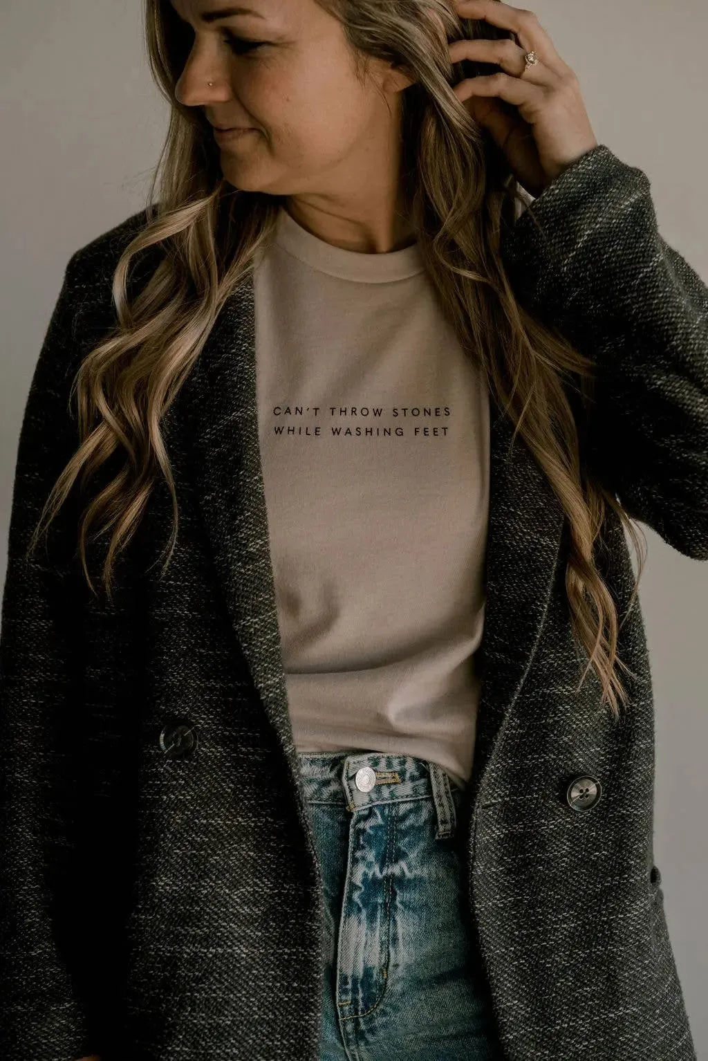 CAN'T THROW STONES GRAPHIC TEE